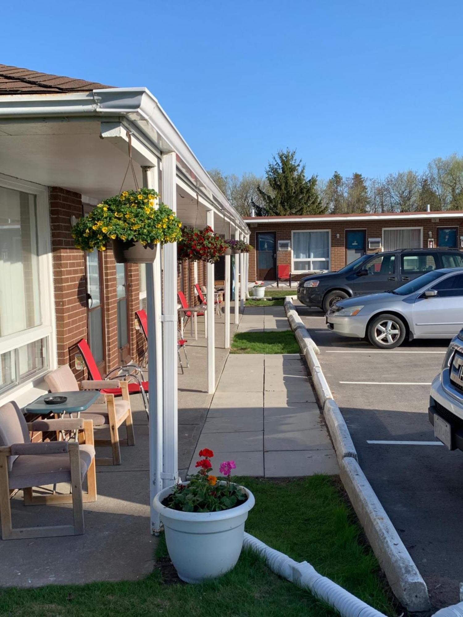 Twin Oaks Motel Orono Exterior foto