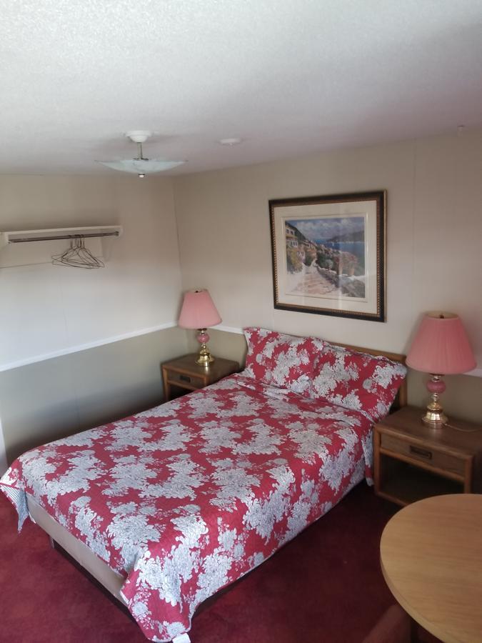 Twin Oaks Motel Orono Exterior foto