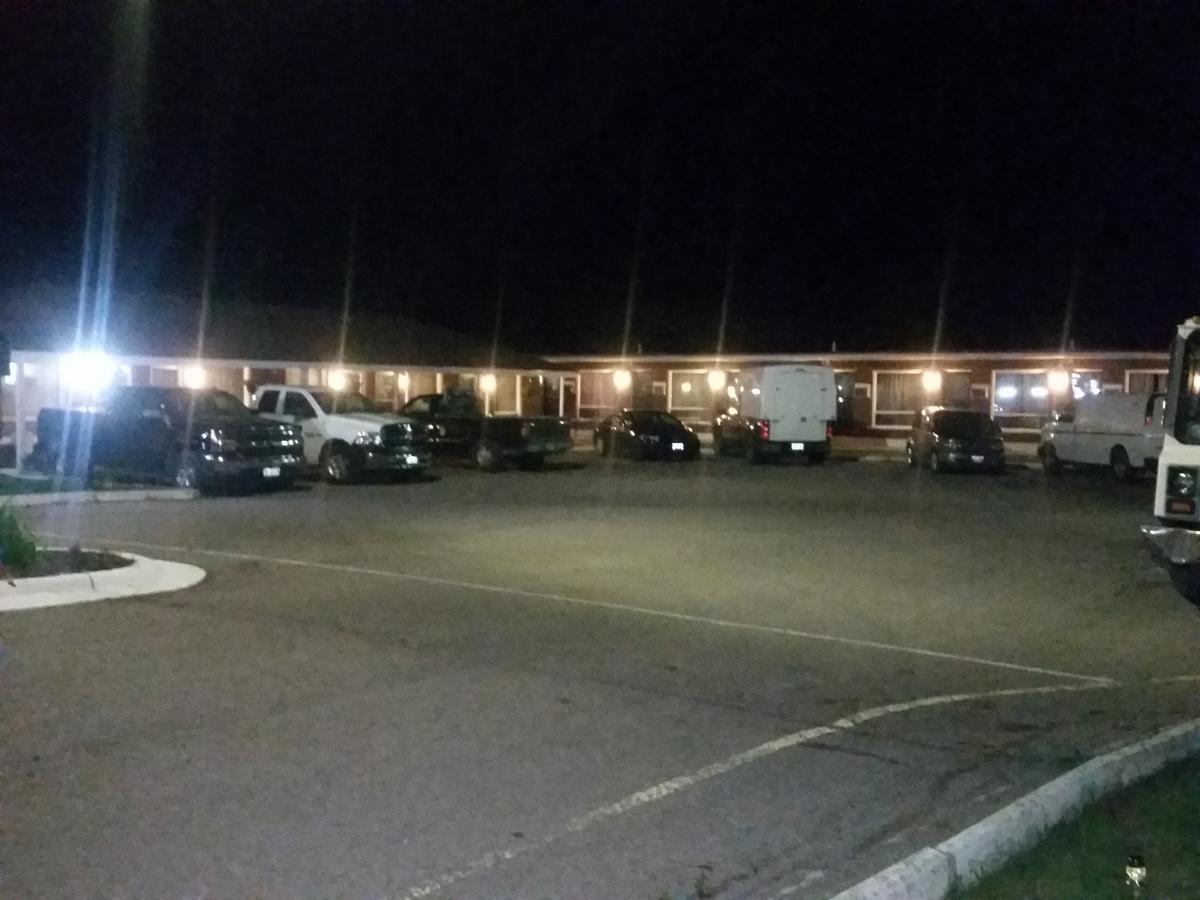 Twin Oaks Motel Orono Exterior foto