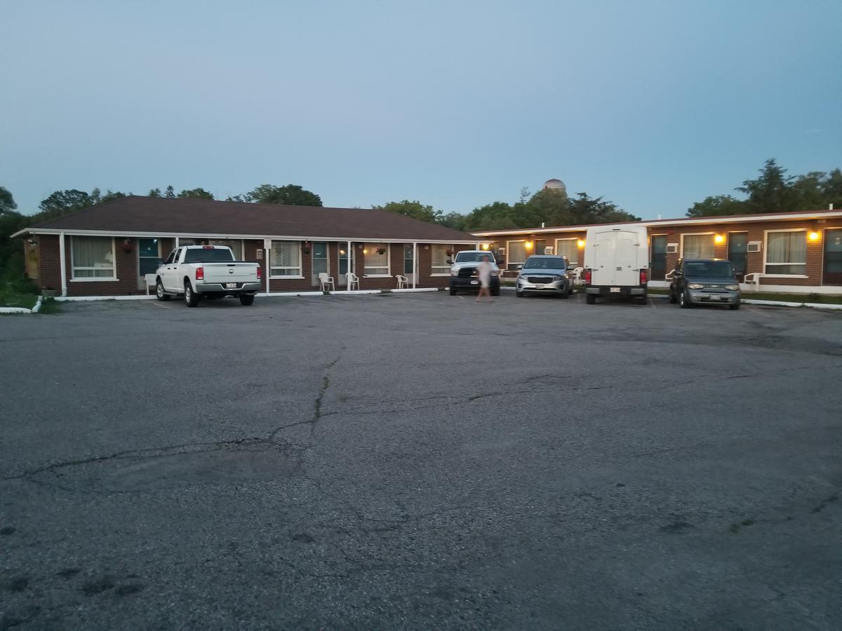 Twin Oaks Motel Orono Exterior foto