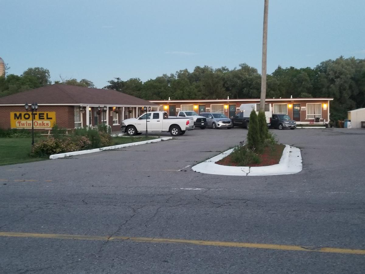 Twin Oaks Motel Orono Exterior foto