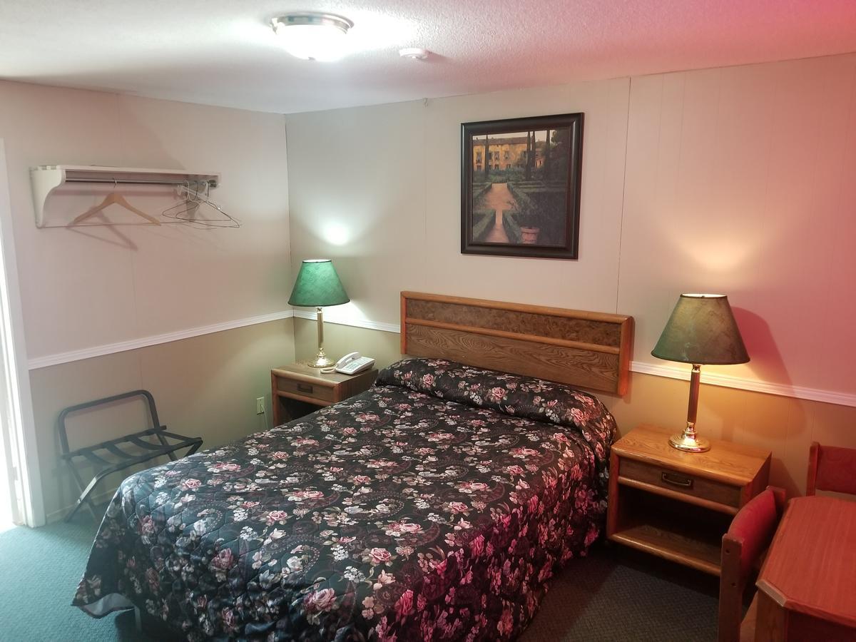 Twin Oaks Motel Orono Exterior foto